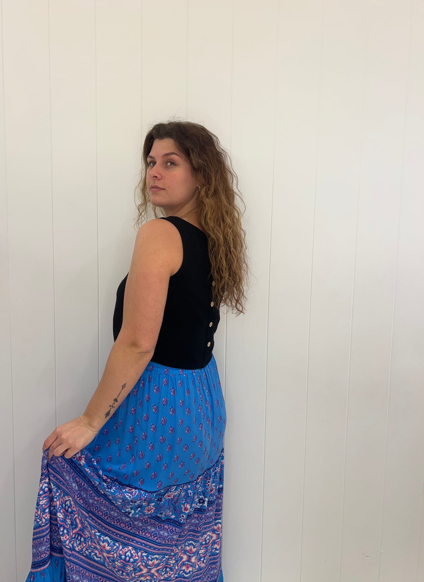 Step out in style in the Abigail Maxi Skirt. With elegant, tassel detailing, and a luxurious floral print, this stunning skirt features an elasticated waist and drawstring for a perfect fit, so you can feel comfortable yet oh-so-stylish.