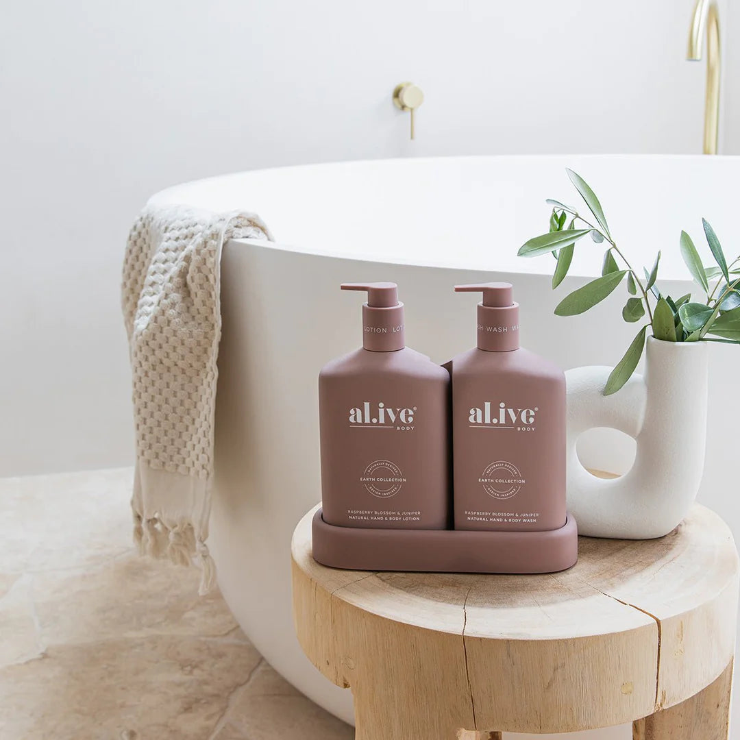 The al.ive body Raspberry Blossom & Juniper Hand & Body Wash/Lotion Duo contains a luxurious blend of naturally derived ingredients, fortified with essential oils and native botanical extracts.