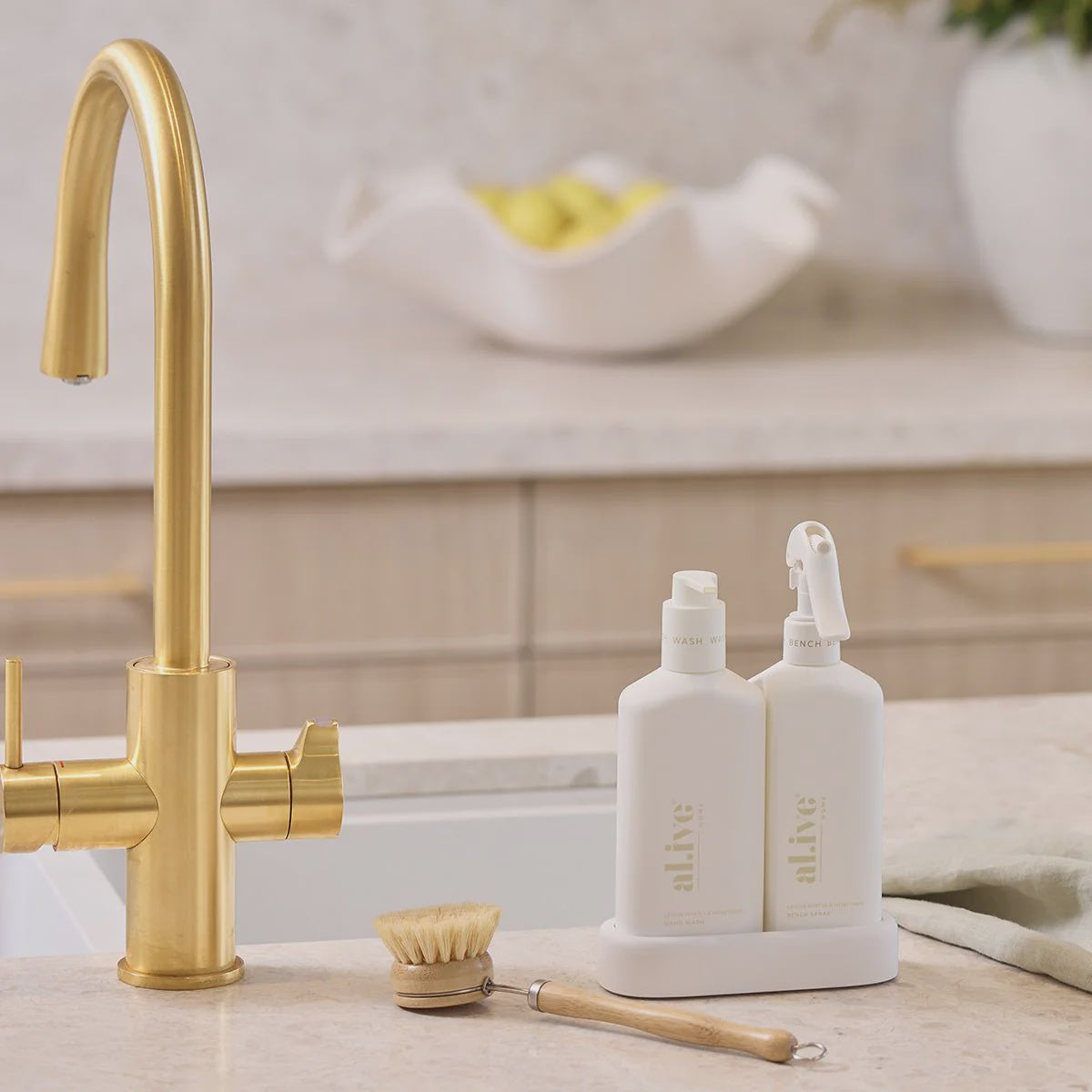 Clean up in style with our Bench Spray & Dishwashing Liquid - Kitchen Duo Honeydew. This Australian-made set features 300ml of refreshing Lemon Myrtle & Honeydew dishwashing liquid and hand wash, plus a matching tray. With all-natural botanical extracts and essential oils, it's palm oil free and cruelty-free. Vegan and effective - no compromises!