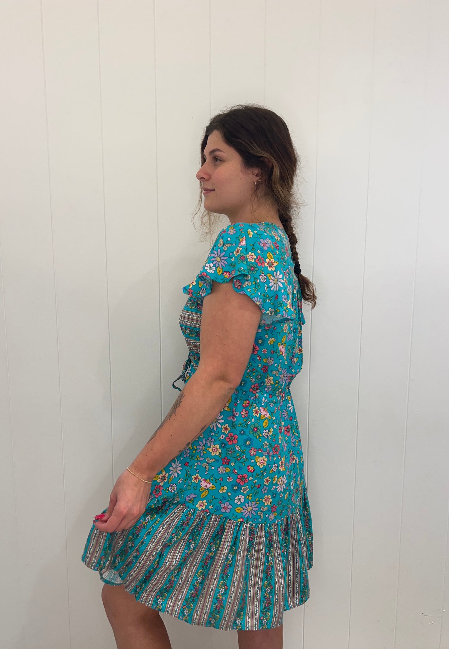 Inspired by luxury, this exquisite Kimia Mini Dress brings timeless style with its V-neck design, delicate button detailing, cinchable drawstring waist, and romantic bell sleeves. Step out in refined sophistication in this beautiful mini dress.