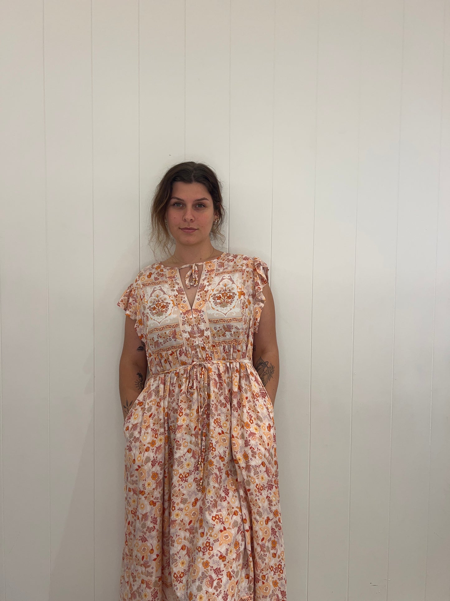 Look luxurious in the Mylah Midi Dress. Delicately crafted with gold detailing, this opulent piece features a v-neck and pocket detailing for optimum comfort. Inspired by the world of art and fashion, its sophisticated style is perfect for special occasions.