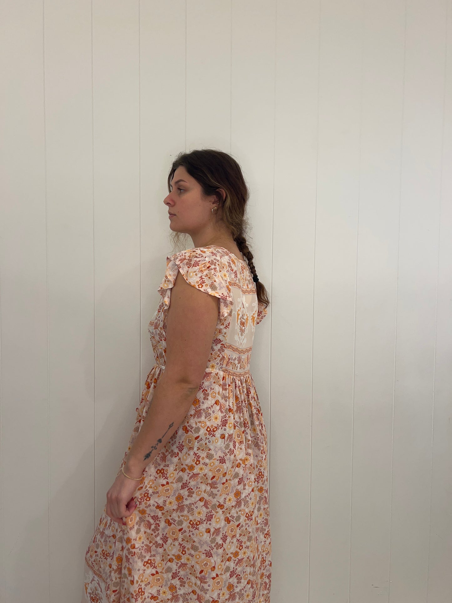 Look luxurious in the Mylah Midi Dress. Delicately crafted with gold detailing, this opulent piece features a v-neck and pocket detailing for optimum comfort. Inspired by the world of art and fashion, its sophisticated style is perfect for special occasions.