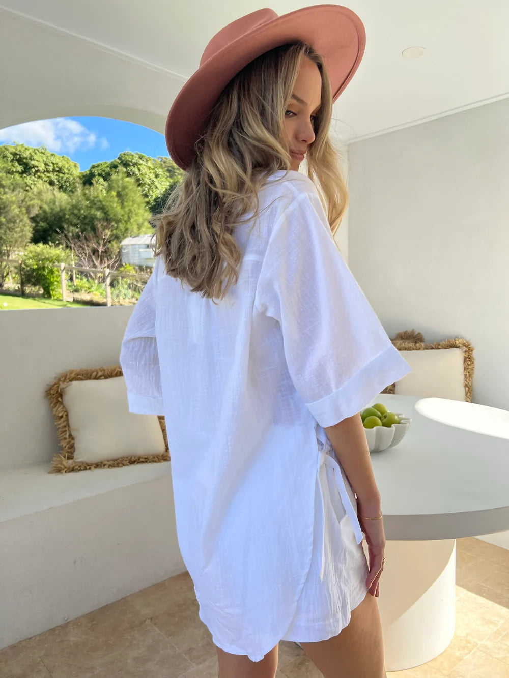 Look irresistibly chic in our Aria Set - White. This luxurious look features an oversized top with functional buttons and a pair of lined pants with an elasticated and drawstring waist, finished with a contrast rope drawstring. Exquisitely crafted for ultimate comfort and high-end style.