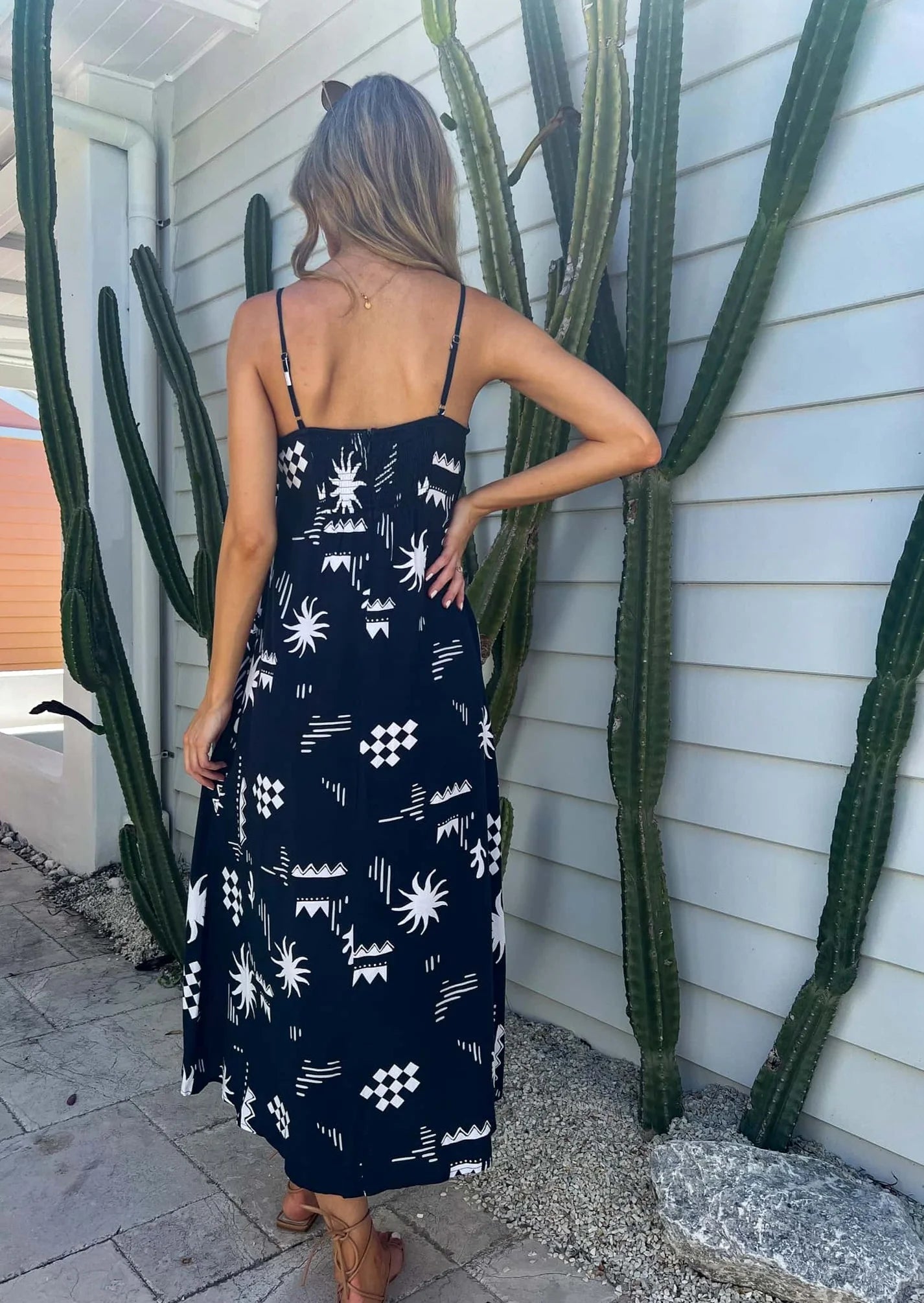The Celia Maxi Dress boasts a playful square neckline and adjustable spaghetti straps for a perfect fit. It also features convenient pockets and a rouched back for added comfort. Stay effortlessly stylish in this Sol Navy Print design.