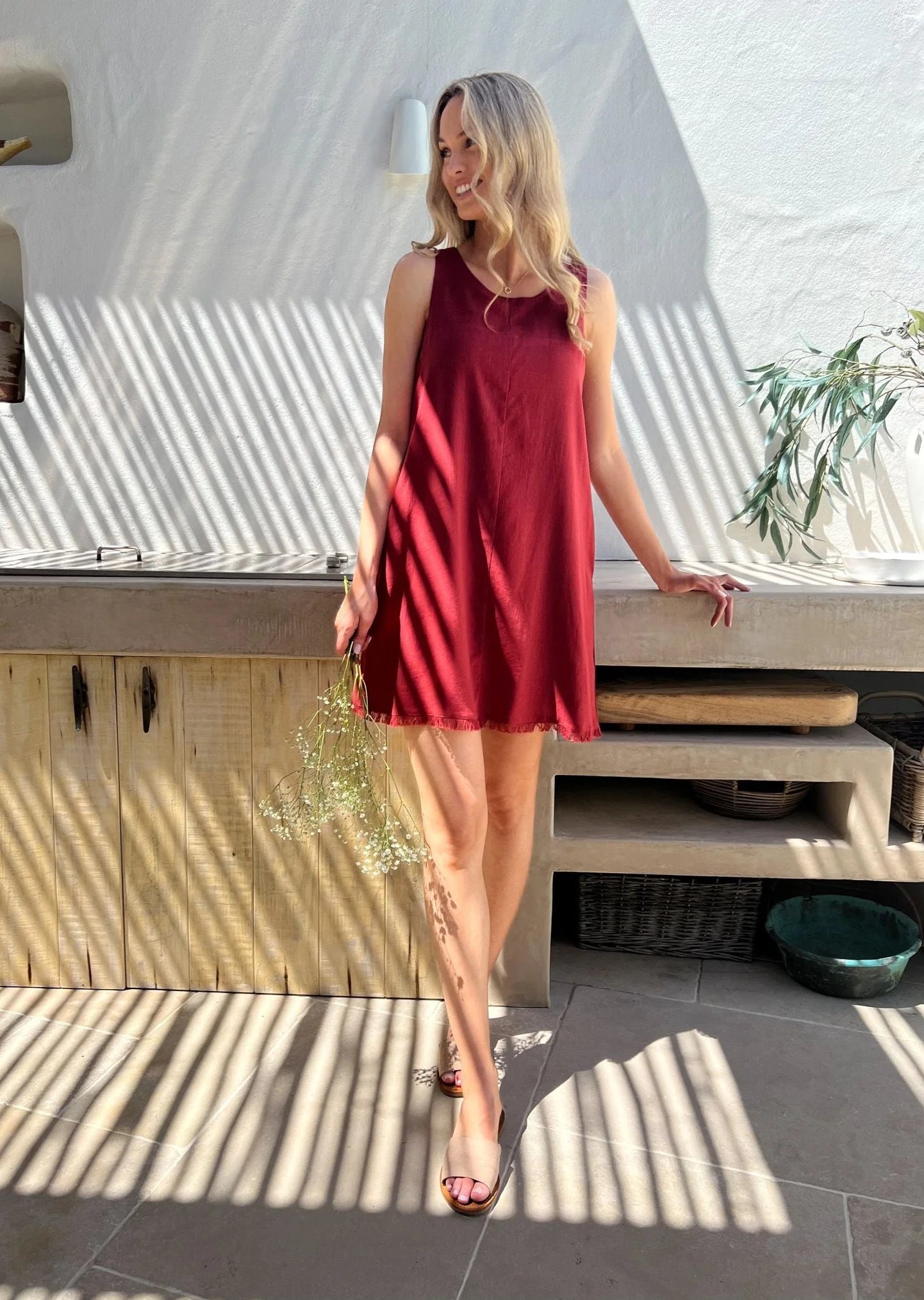 Be inspired by the beauty of nature with this Freya Mini Dress. Featuring a gorgeous Paprika Print, a frayed hem, and pockets, this shift fit dress is both stylish and practical. Its lightweight fabric is fully lined to keep you feeling comfortable and looking chic all day long. Perfect for any occasion.
