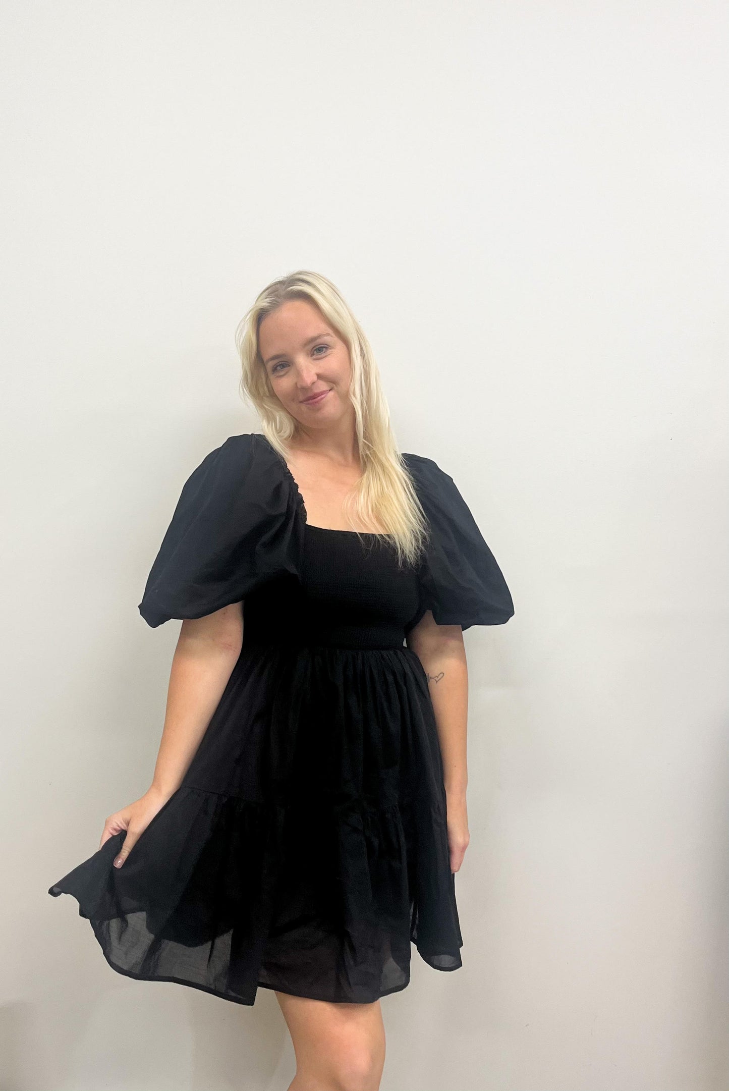 Experience the elegance of "The Little Black Dress" — with lined elasticated sleeves and a balloon style fit, it highlights your figure in an irresistibly tasteful manner. The classic yet captivating styling of this exquisite piece ensures you look and feel exquisite wherever you go.
