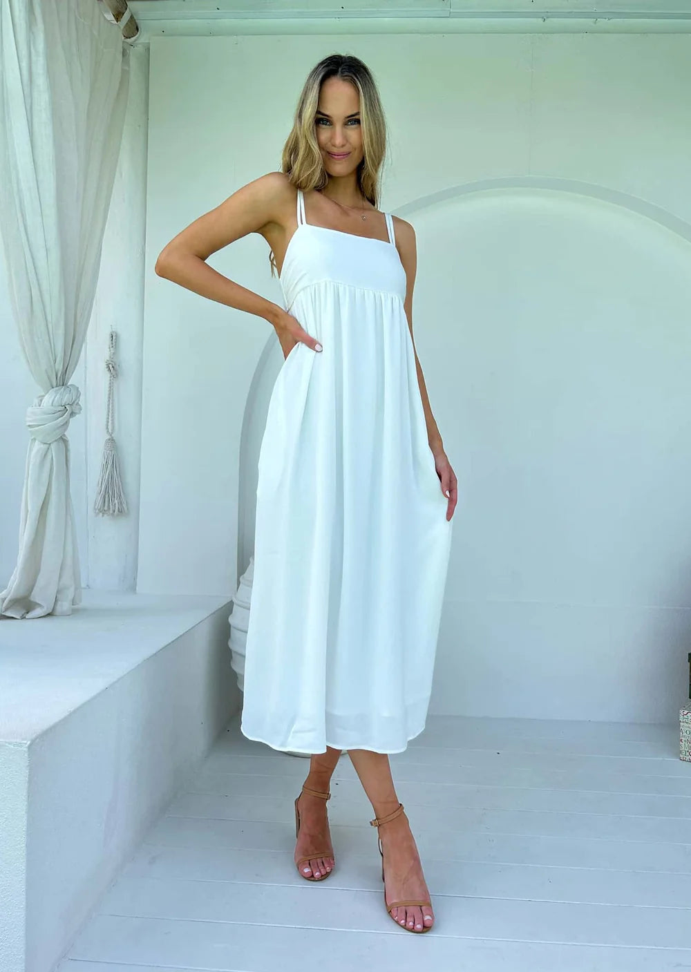 The Annie Dress looks cute and stays comfy! The adjustable straps and double strap feature allow you to customize your look. The maxi length and elasticated back provide you with an effortless fit, while the lined design ensures maximum comfort. Wear it your way and look fabulous!