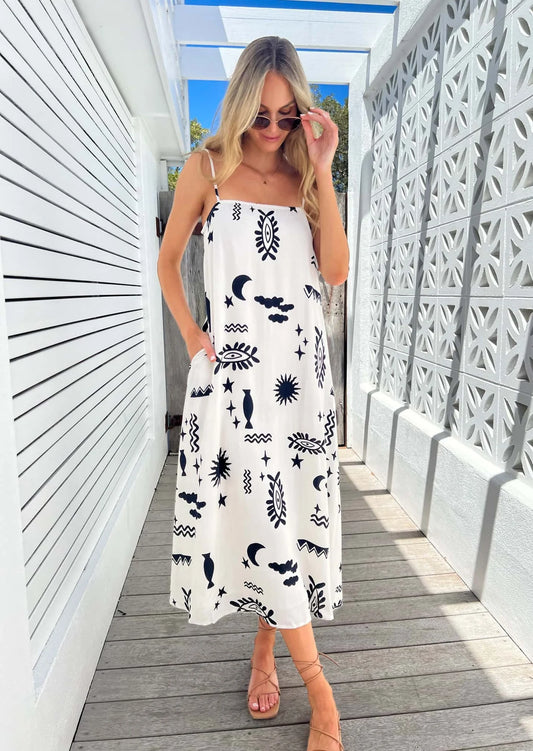 The Celia Maxi Dress boasts a playful square neckline and adjustable spaghetti straps for a perfect fit. It also features convenient pockets and a rouched back for added comfort. Stay effortlessly stylish in this Sol Cream Print design.