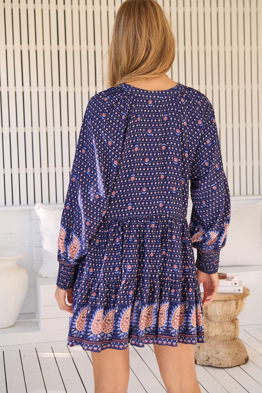   Indulge in the quirkiness of our Soul Mini dress in an eye-catching Alaska print. The V neck-line offers a touch of chic while the blousy full length sleeve with shirred cuff adds a playful twist. With its mini length, this dress is perfect for showing off your fun and carefree side!