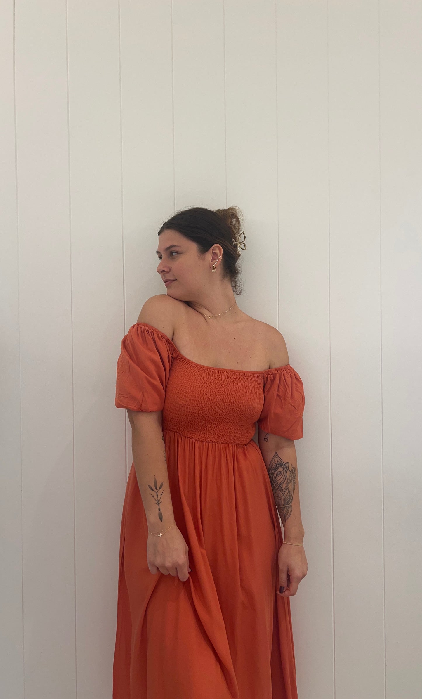 Unleash your flirty side with our Amber Midi Dress! Show off those shoulders with the off-the-shoulder design, while the elasticated cuff sleeves and bust provide a comfortable and secure fit. Perfect for any occasion, this dress is a must-have addition to your wardrobe.