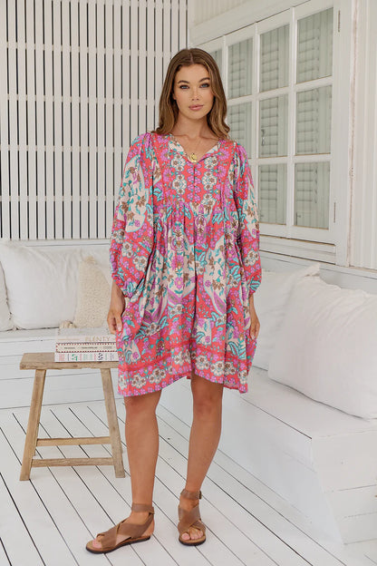 Indulge in pure elegance with our Adela Midi Dress in Daiquiri Print. This stunning piece features delicate lace detailing on the bust and sleeves, while the V-neckline and contrast yoke add a touch of sophistication. With balloon sleeves, front pockets, and an oversized style, this dress exudes luxury. Complete with a beautiful border print and mid-thigh length, it's the perfect addition to your wardrobe.