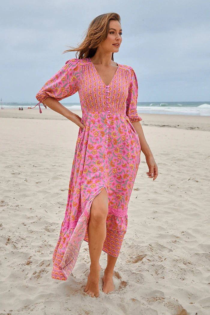 The Molli Maxi Dress features a delicate rosewater print, button detail, and 3/4 sleeves. With an elasticised waist and pockets, it offers both style and convenience. Perfect for any occasion with its elegant and comfortable design.