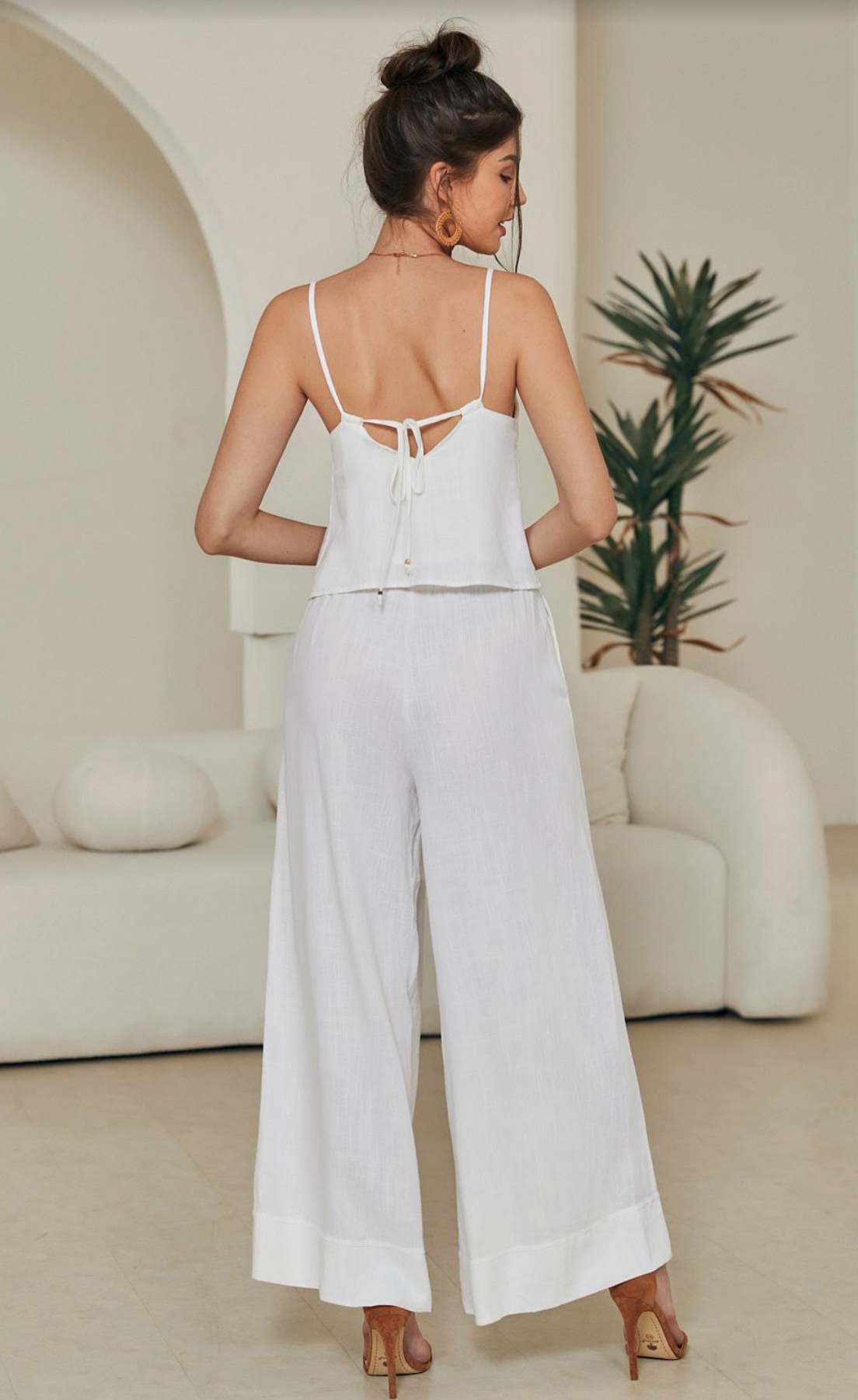 Our Tara Linen Pants, crafted with luxurious linen fabric, make a statement of refinement. Featuring a drawstring waist and elastic waistband, these pants ensure a perfect and comfortable fit, while their pockets add a level of sophistication and convenience. Elevate your wardrobe with the timeless elegance of these divine pants.