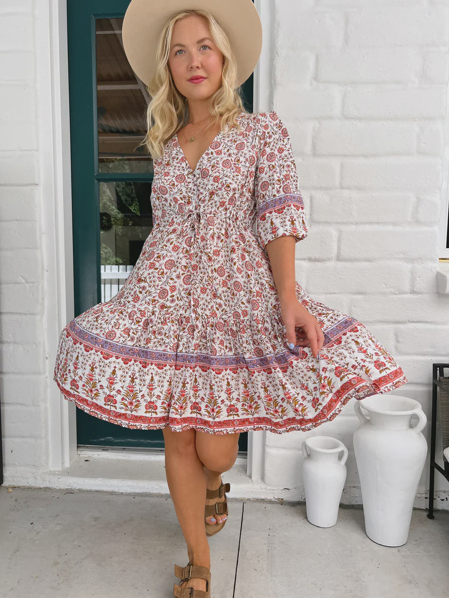Get ready to fall in love with our Rae Mini Dress! Featuring a playful V neckline, this unique dress boasts a tiered style that adds dimension to your silhouette. The elasticated cuff sleeves provide comfort and style, perfect for any occasion. Embrace your inner romantic with the Love Letters print. (P.S. Cupid will approve!)