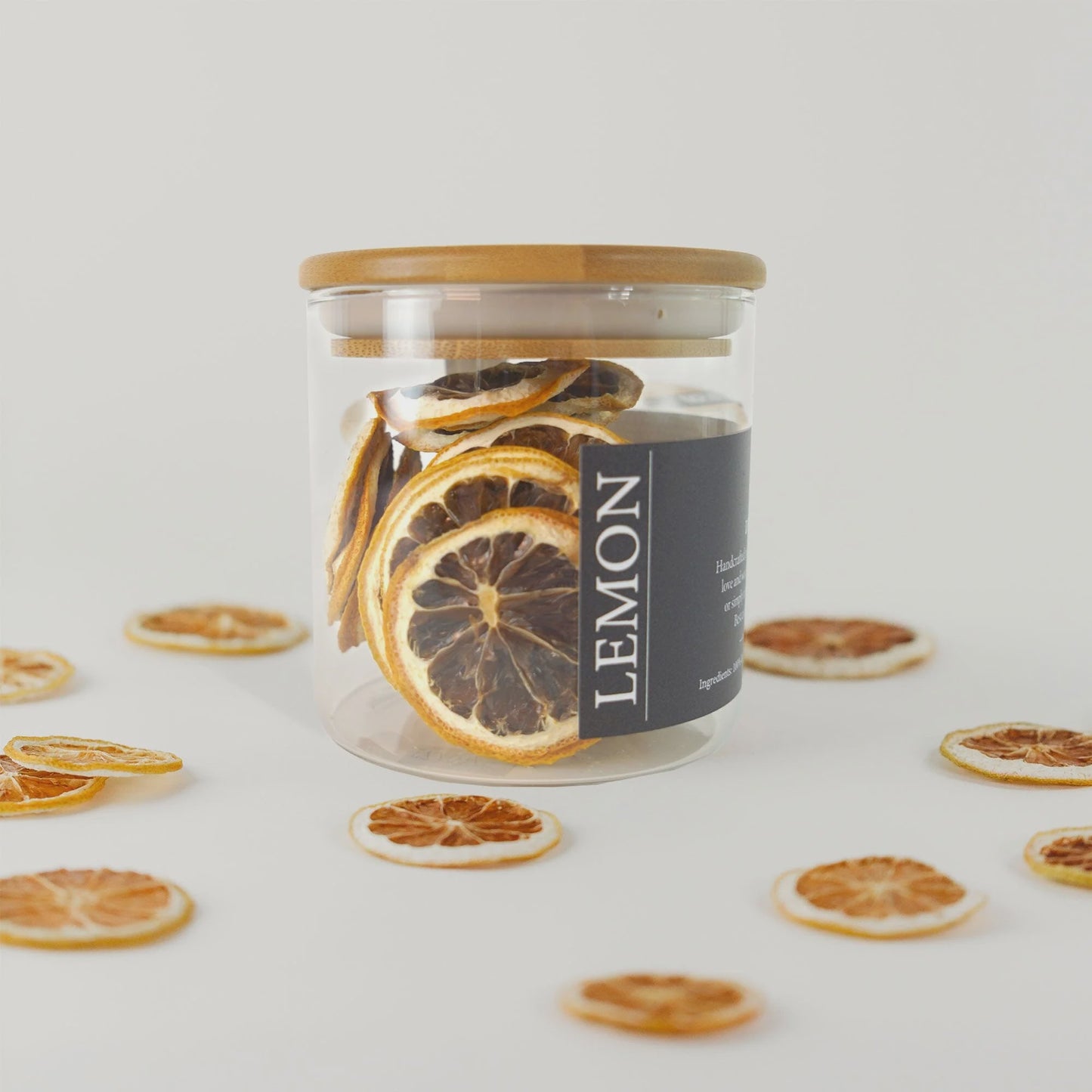 Add a zesty twist to your cocktails with these dehydrated lemon slices! With 50g of dried lemons, it's the perfect tangy garnish for every drink you can dream up. Get ready to dazzle your guests with a whole jar full of citrusy vibes!