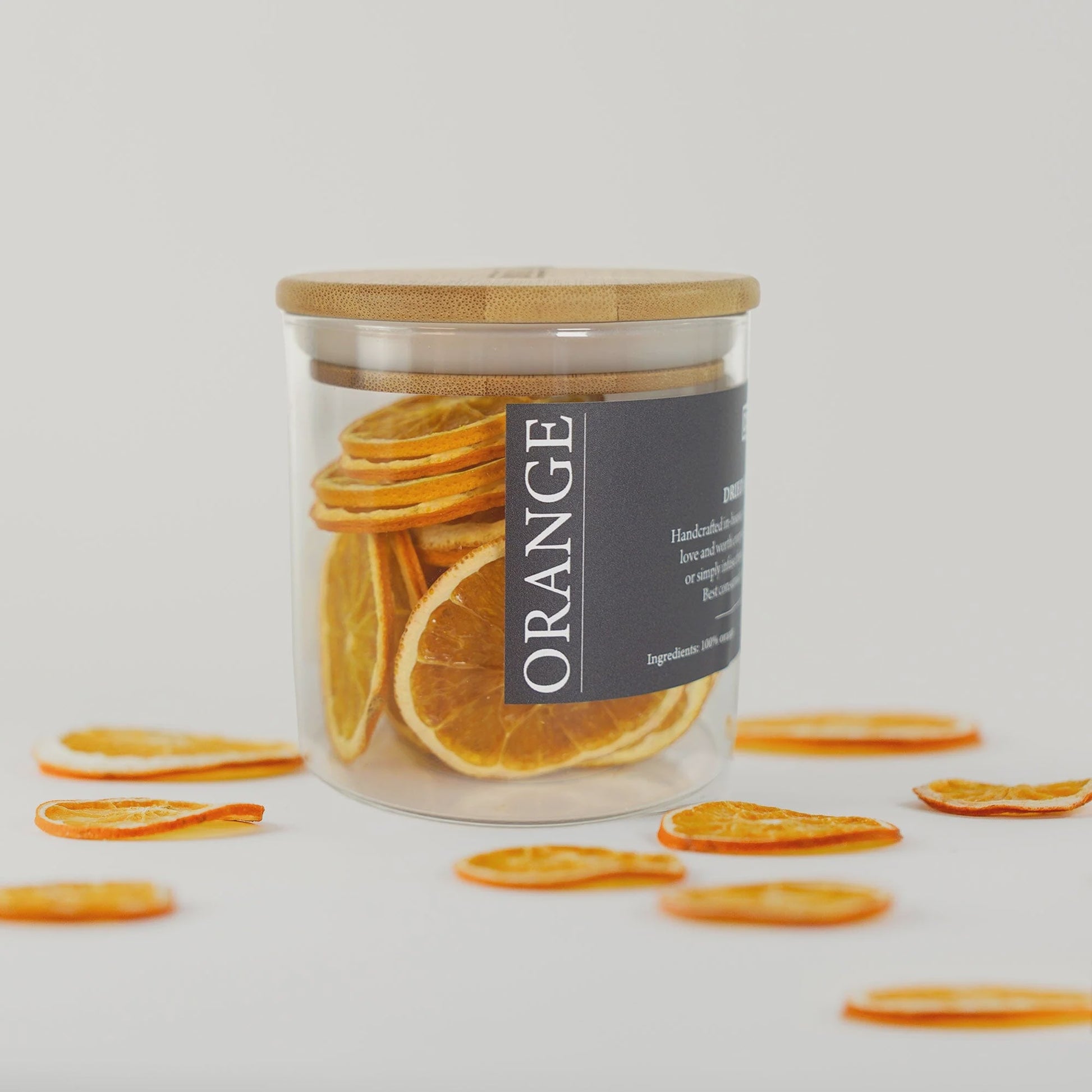 Make your favorite cocktails look and taste amazing with these 50g of dehydrated orange slices! Dried Orange Cocktail Garnishes in a jar adds a natural sweetness and accentuates the complexity of the drink. Slice into a Margarita, Old Fashioned, or Daiquiri to make a show-stopping drink! (You'll be the talk of the town.)